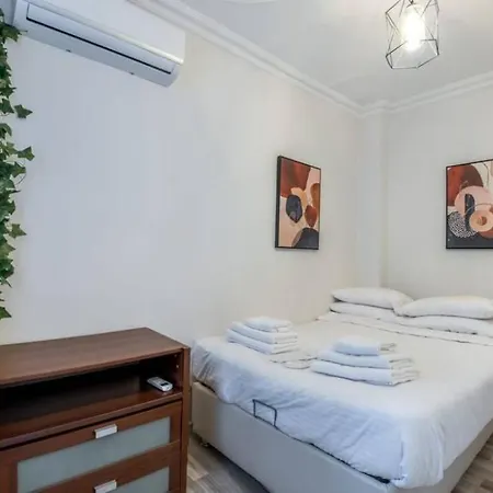 Comfy 2br Walking Distance From Taksim Sq