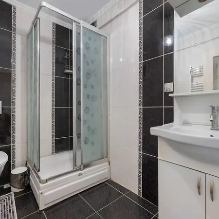Comfy 2br Walking Distance From Taksim Sq * اسطنبول